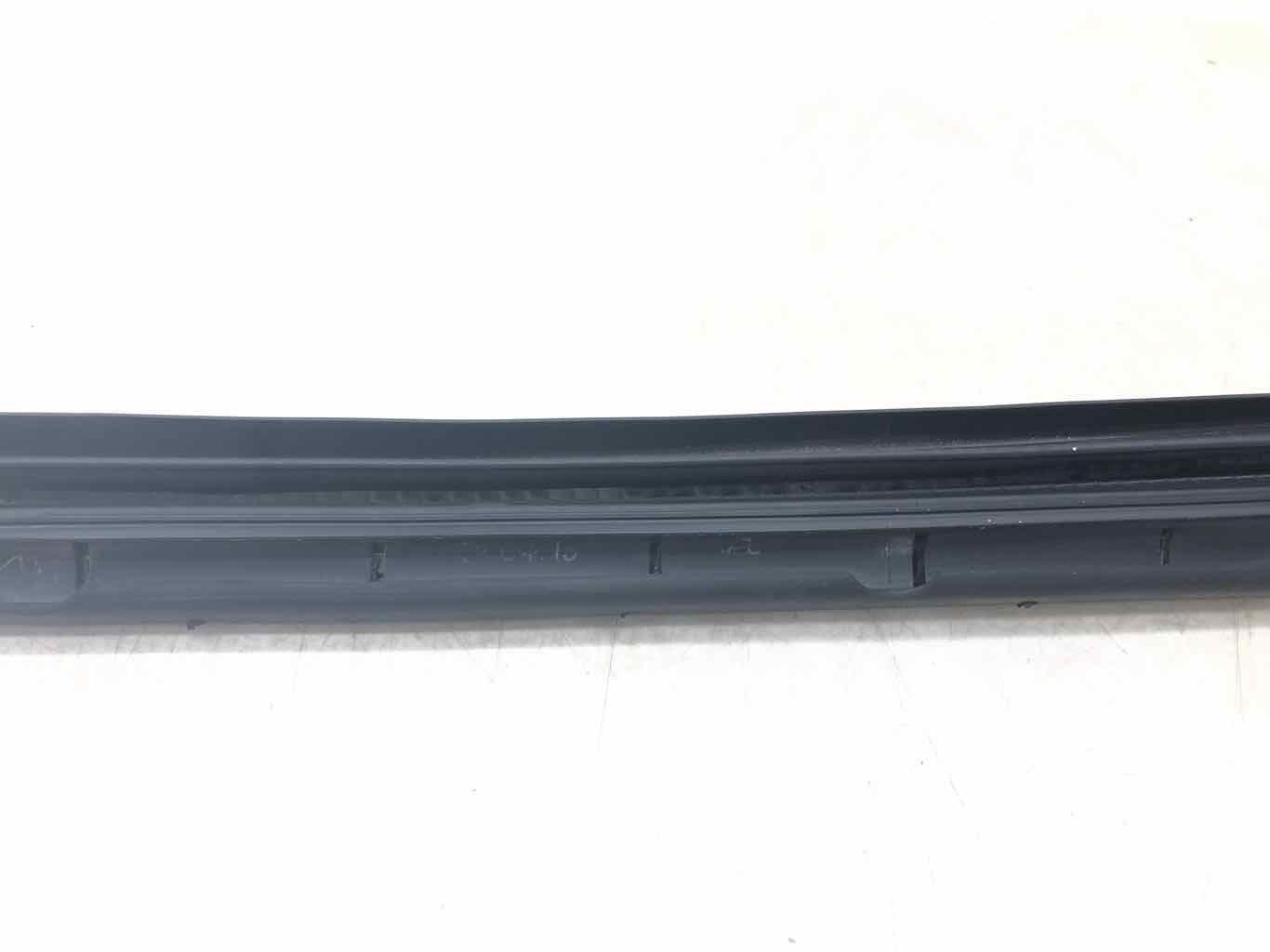 2009-2011 BENTLEY CONTINENTAL RIGHT A PILLAR WEATHER STRIP GASKET 3W7845120E OEM