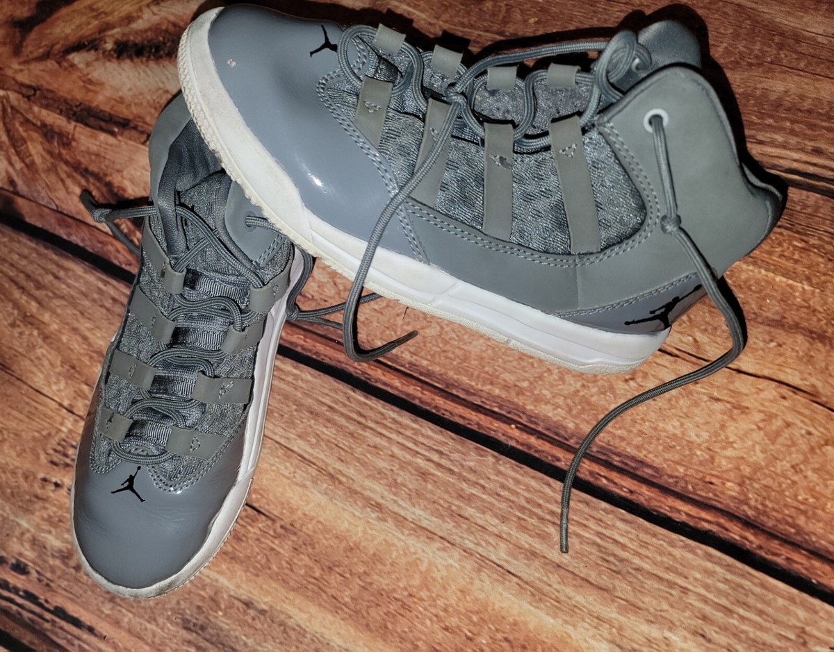 Air Jordan Max Aura Cool Grey Boys Shoes Sz Y YOUTH