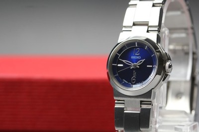 Vintage 2001 N MINT Seiko Lukia 1F21-0AC0 Blue Dial Quartz Womens Watch JAPAN