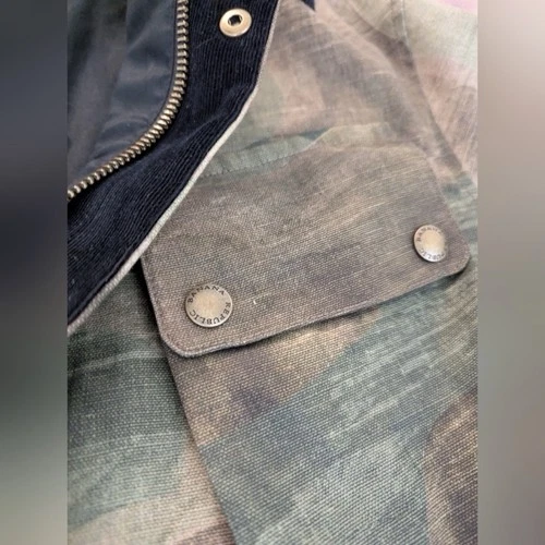 Banana Republic Men’s Green Camouflage Jacket ￼ image 7