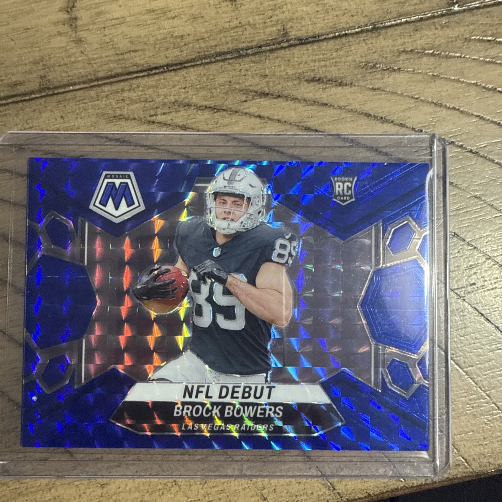 2024 Panini Mosaic - NFL Debut Brock Bowers #286 Blue Mosaic Prizm /99 (RC)