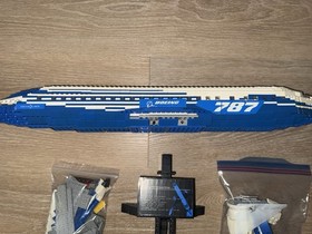LEGO Advanced Models: Boeing 787 Dreamliner (10177) No Box/Instruction