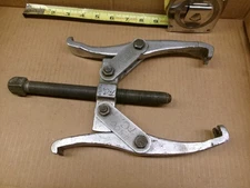 OTC  Large Puller with   2  8"  Reversible Jaws  No 1002