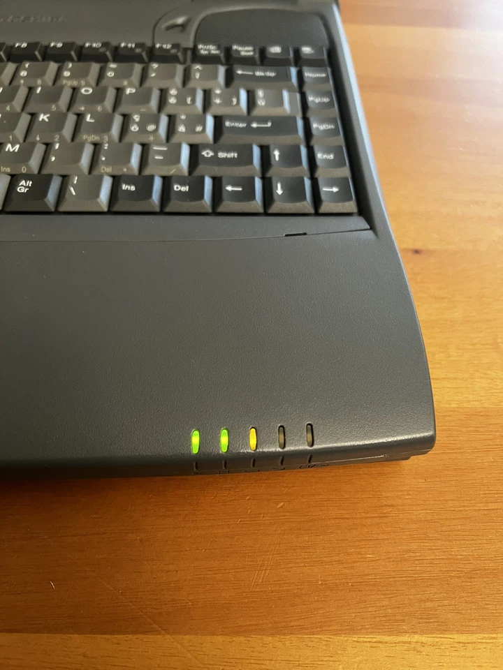 Windows XP Vintage Laptop Toshiba Satellite 4060 XCDT 333 MHz 4 GB 14,1 - Immagine 3 di 4