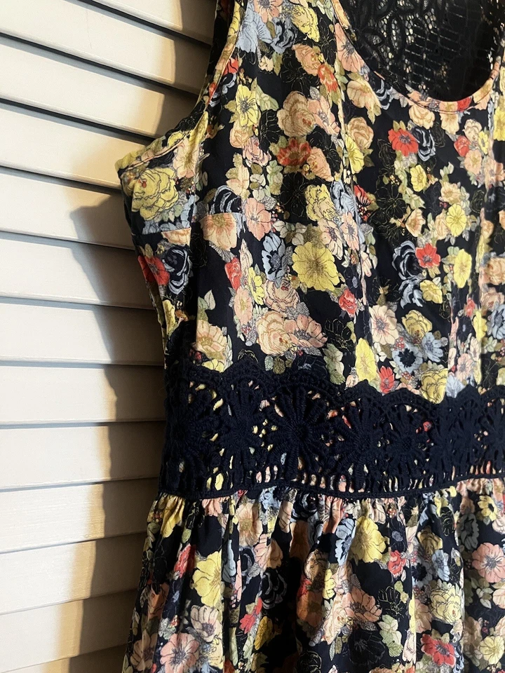 Vestido para mujer LAUREN CONRAD talla 4 sin mangas floral mini forrado ajuste y acampanado Foto 3 de 4