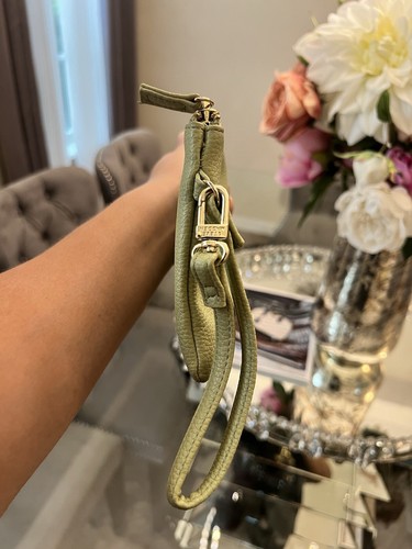 Steve Madden Bolsa de Cosméticos Plana Lima Bolsa Muñequera con Cremallera Dorada - Imagen 5 de 11