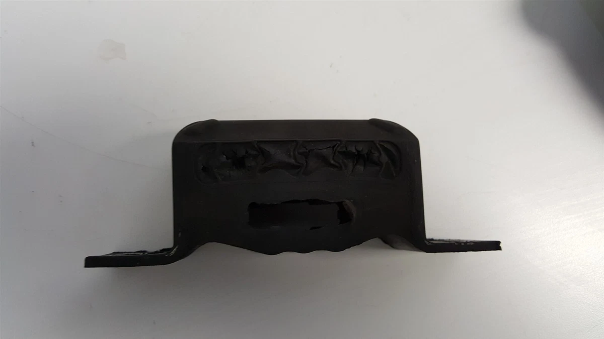 97 04 Corvette C5 Exhaust Muffler Bracket Insulator 10429800 GM Hanger USED