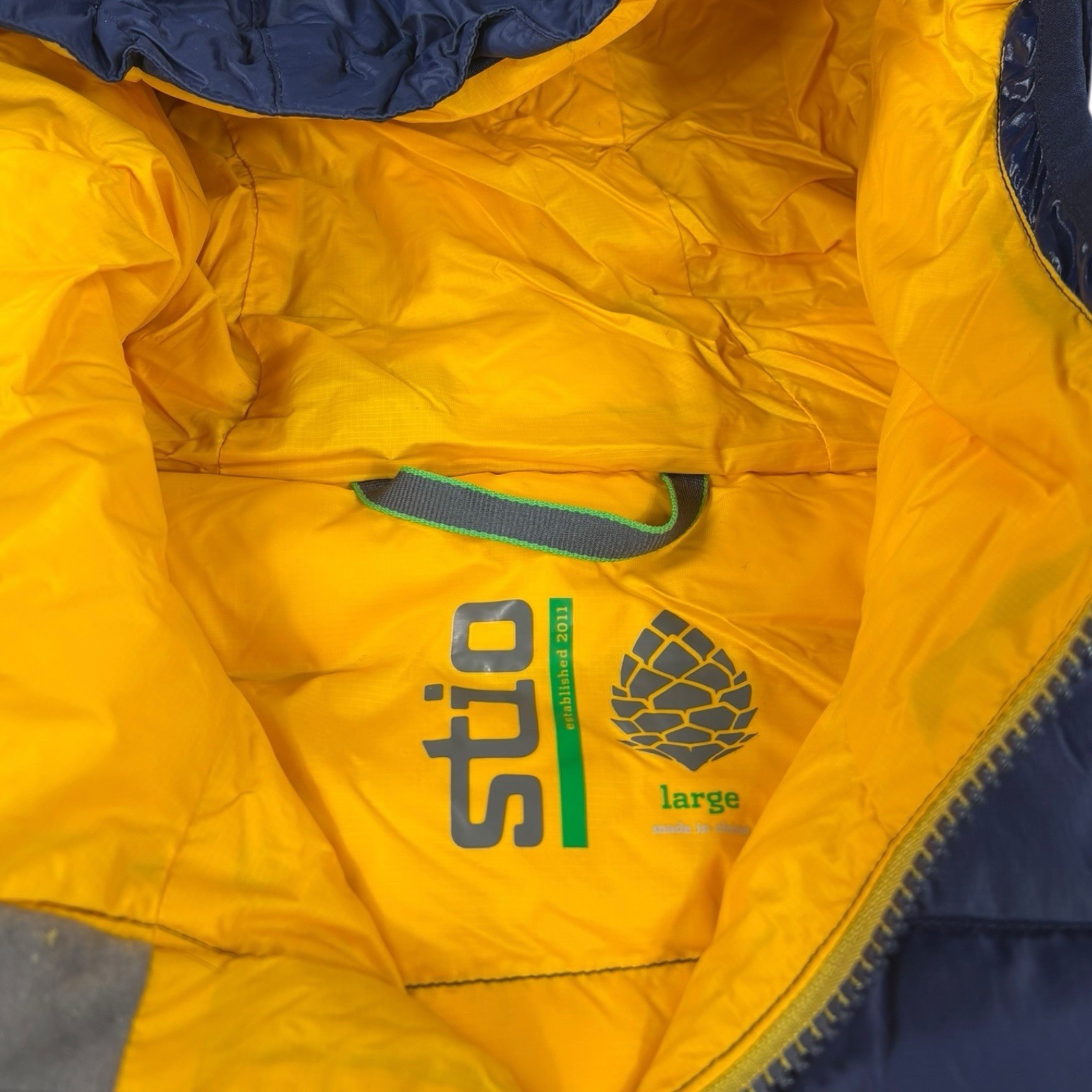 NWOT Men's Stio Hometown Hooded Down Vest - Navy Blue Size Large 800 Fill