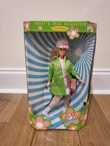 NIB Tiwst N' Turn Collection Limited Edition Far Out Barbie Doll 1998