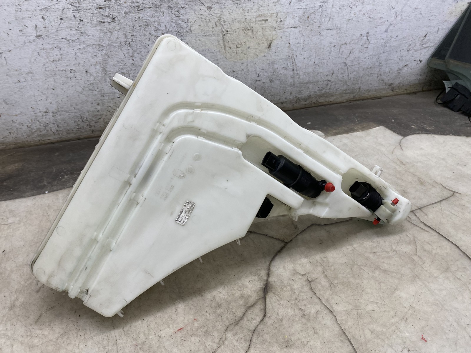 2015-2020 BENTLEY BENTAYGA WINDSHIELD WASHER FLUID RESERVOIR BOTTLE 4M0955453C
