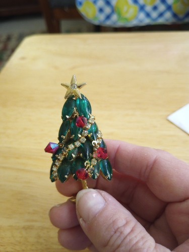 VTG D&E JULIANA Christmas Tree Brooch GREEN NAVETTE CABOCHONS Red Dangles - Picture 16 of 18