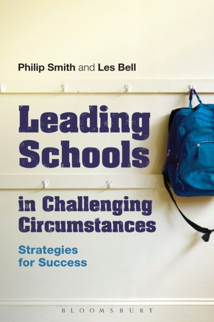 Leading Schools in Challenging Circumstances by Philip Smith PAPERBACK