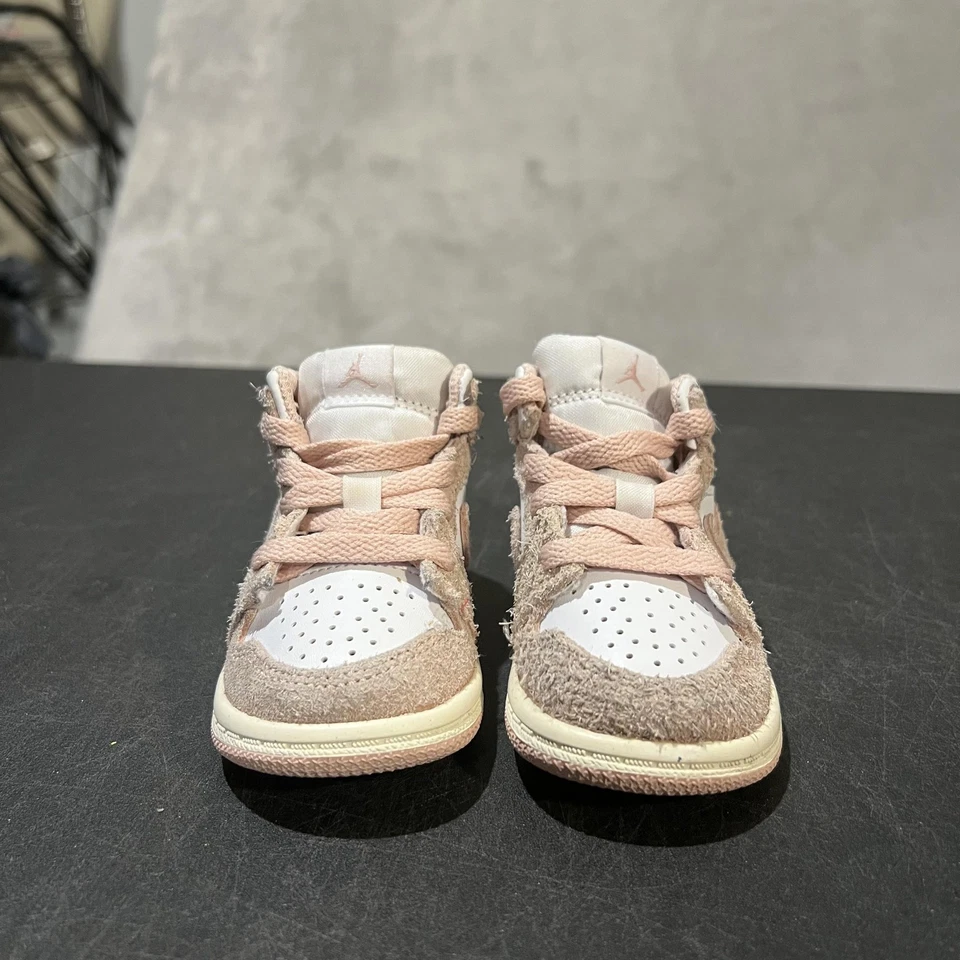 Nike Air Jordan 1 Mid Zapatos Niño Pequeño Talla 4C Rosa Blanco Gamuza FN7537-161 Foto 2 de 4
