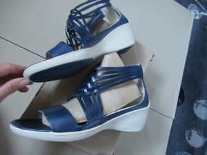 cross over sandals uk