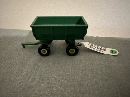 ERTL John Deere 1/64 5020 Diesel Tractor - 35105 & Wagon 35134 - Picture 4 of 4