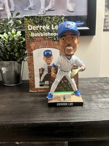 Chicago Cubs Derrek Lee Bobblehead MLB