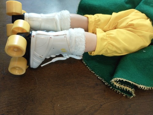 Rolling Vintage Roller Skate Toy Tomy Girl Doll 18" Green Yellow - Picture 9 of 11
