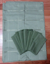 58" x 42" AVACODO GREEN POLYESTER TABLECLOTH 8 EIGHT 19" GREEN NAPKINS