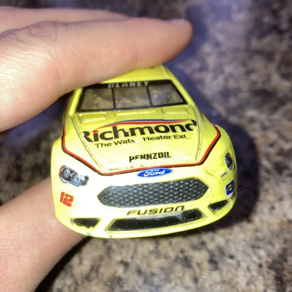 RYAN BLANEY #12 MENARDS RICHMOND 1/42(?) COCHE FUNDIDO A PRESIÓN - Raro Foto 3 de 4