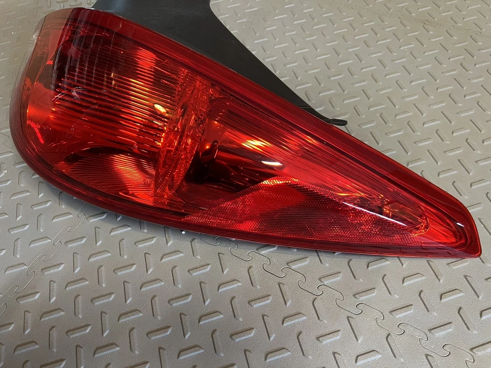 Pontiac G6 2006-2009 trasero pasajero derecho parada giro luz trasera cupé OEM 15942813 Foto 2 de 4