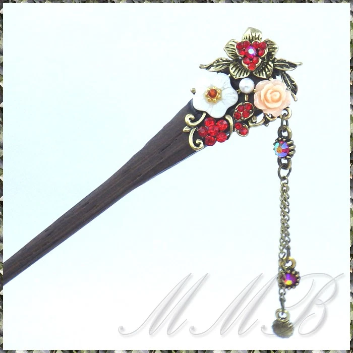 Horquilla de madera vintage con estrás dorado y flor usada Foto 2 de 4