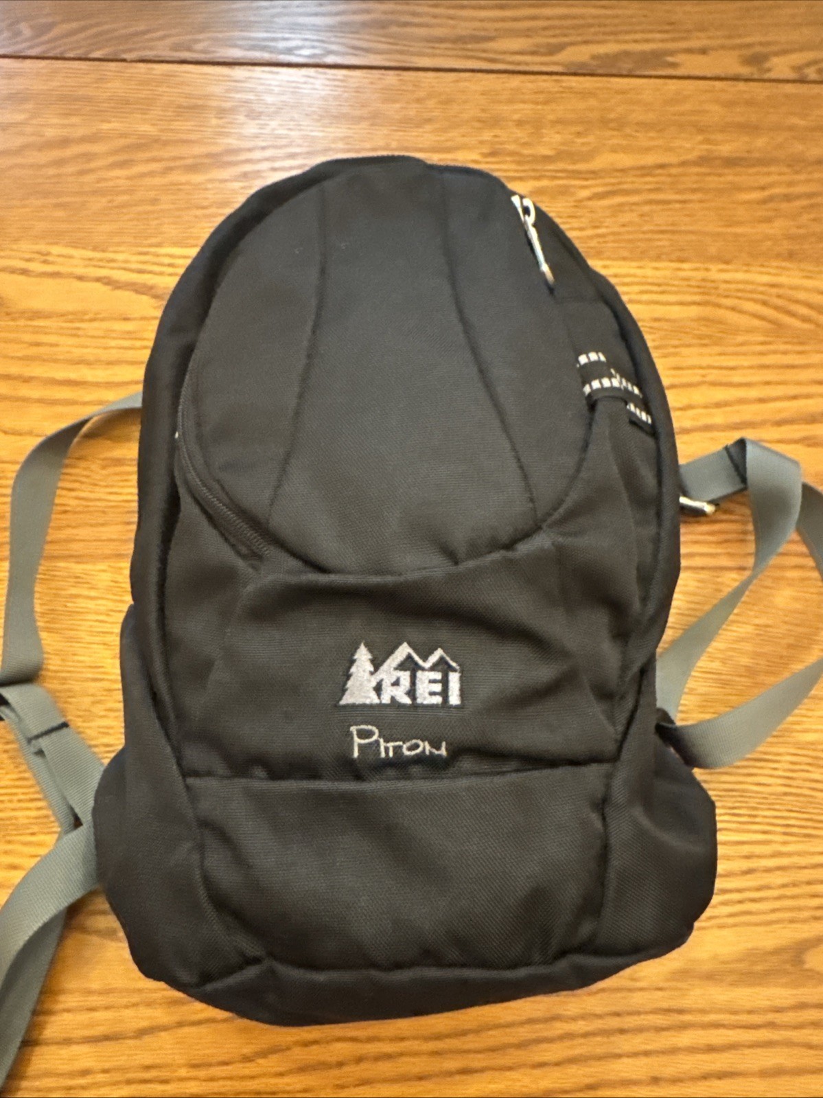 REI Piton 12 Inch Mini hiking daypack backpack Black Gorpcore Kid Size Travel