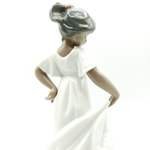 Lladro NAO "Little Sweetheart" Handmade Porcelain 8.75"x 4.25" Figurine 2000 - Picture 5 of 12