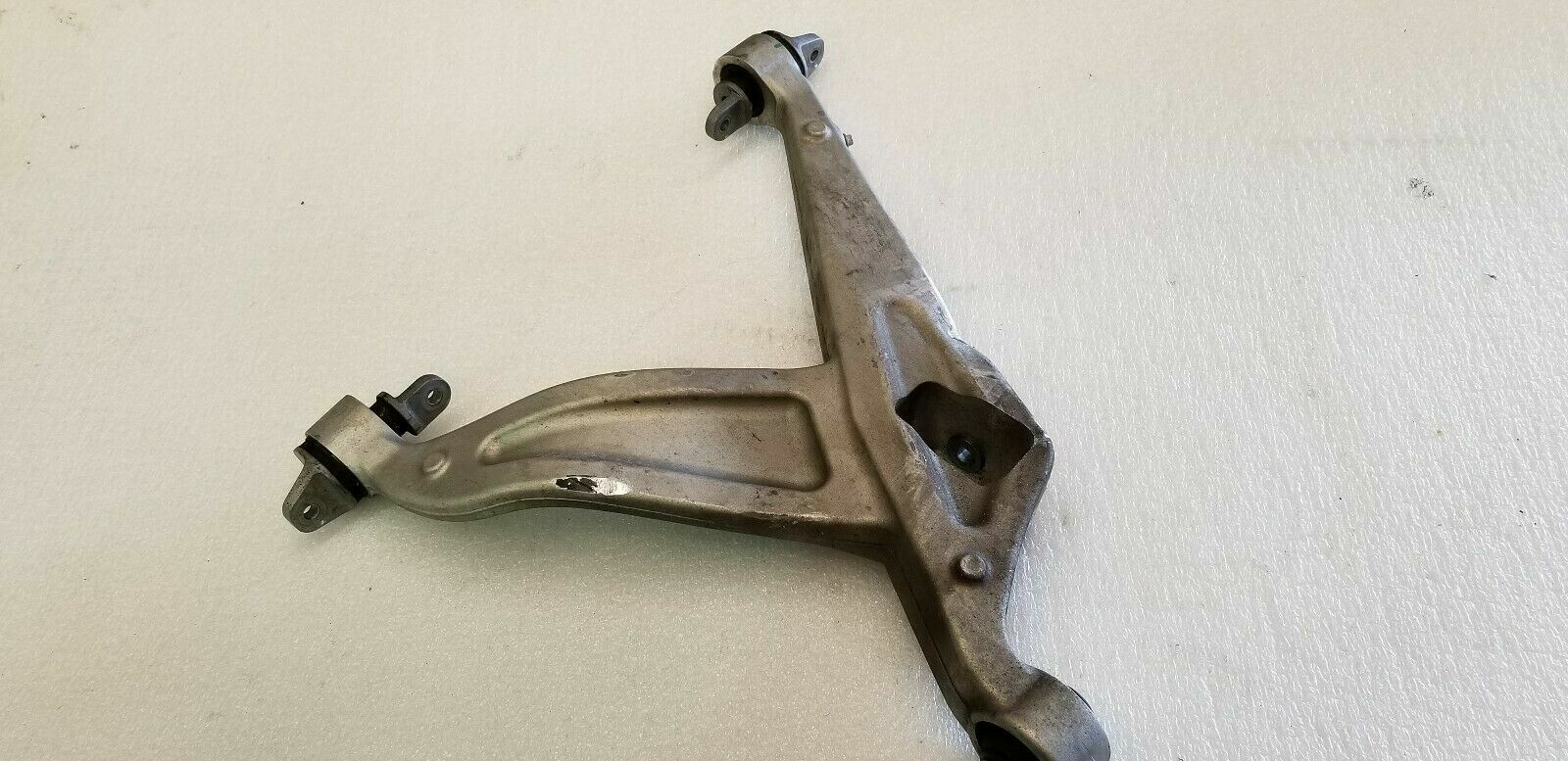 MCLAREN MP4-12C REAR RIGHT LOWER CONTROL ARM OEM 11B0080CP