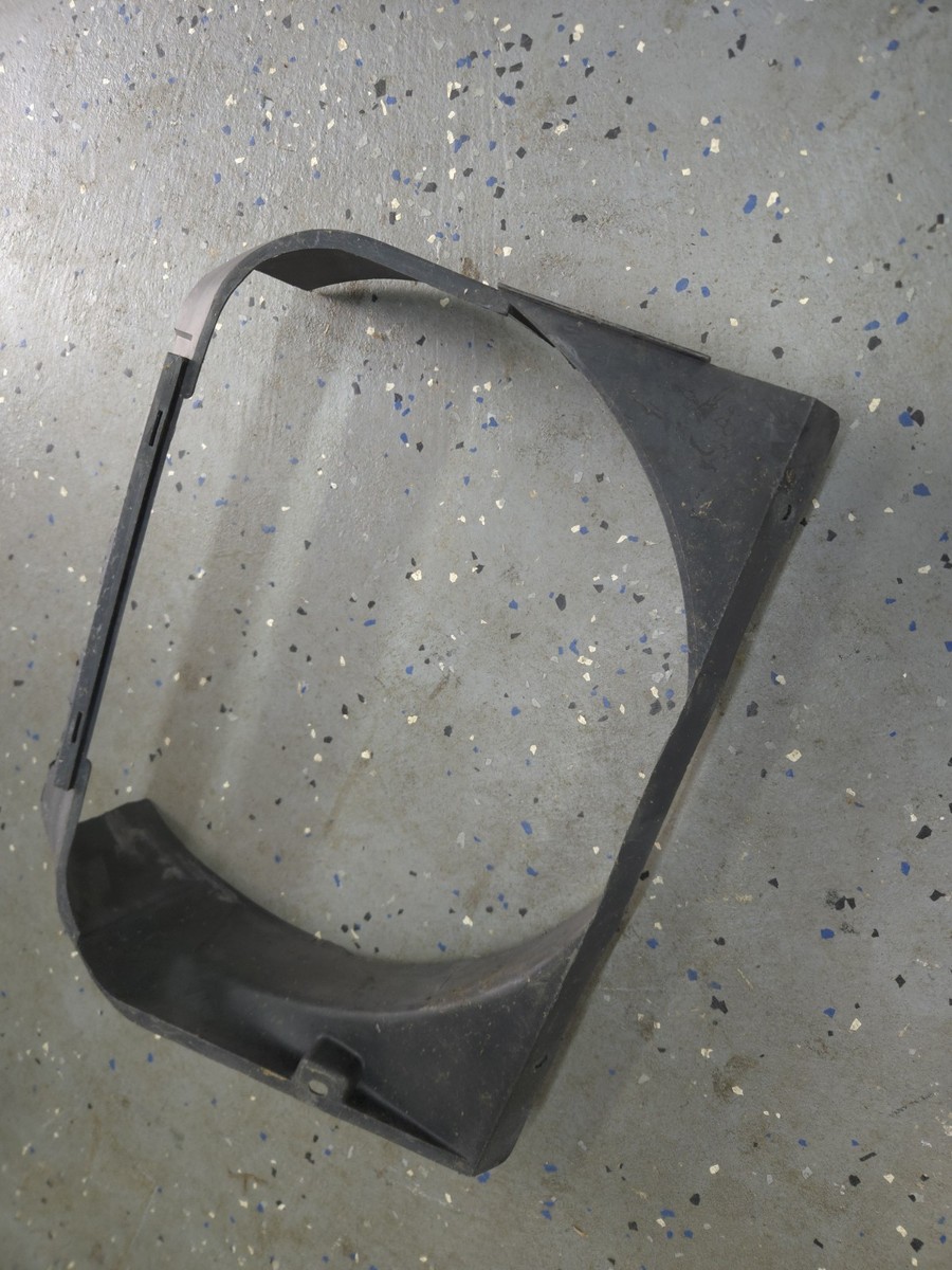 84-89 Nissan 300ZX Z31 OEM Upper Fan Shroud 21477 01P00 **Read