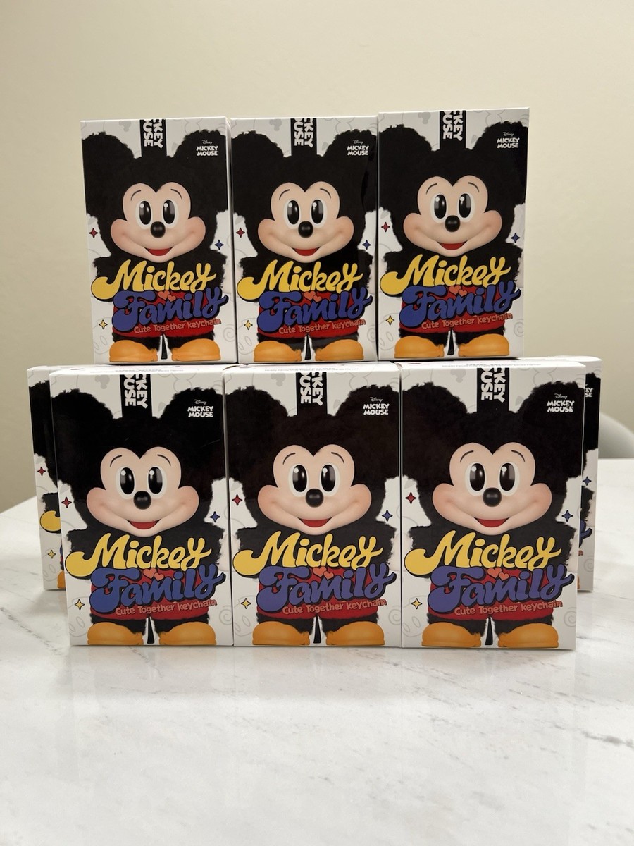 『最安値』Mickey Family DISNEY popmart ディズニー POPMART Mickey Family Cute Together Key Chain Disney Series