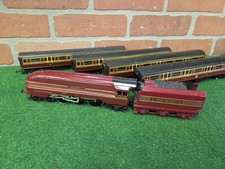 Hornby Coronation Class King George VI LMS 6244  Locomotive & Passenger Coaches 