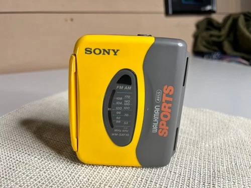 Sony Walkman WM-SXF10 Sports Cassette Player AM/FM Radio Yellow Taiwan Vintage