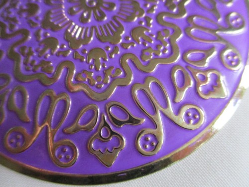 2 pairs It's Sense - Gold embossed green and purple, large disc, metal earrings - Picture 4 of 8