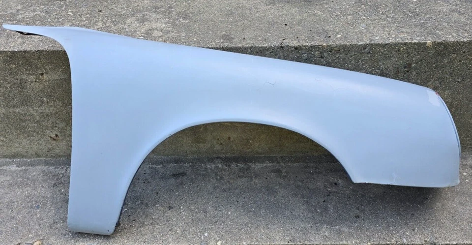 BONITO GUARDABARROS DELANTERO DERECHO ORIGINAL USADO ORIGINAL PORSCHE 911 912E 1974-77 GRIS Foto 2 de 4