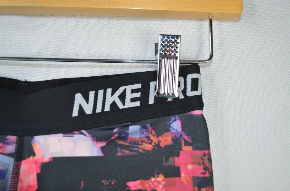 Medias Nike Pro Hyper Carmesí/Negro Estampado Floral (AQ6243-809) Talla Grande Foto 3 de 4