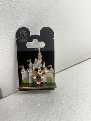 Disney - Sleeping Beauty Castle - Mickey Mouse - 3D Diorama Disneyland Pin NEW