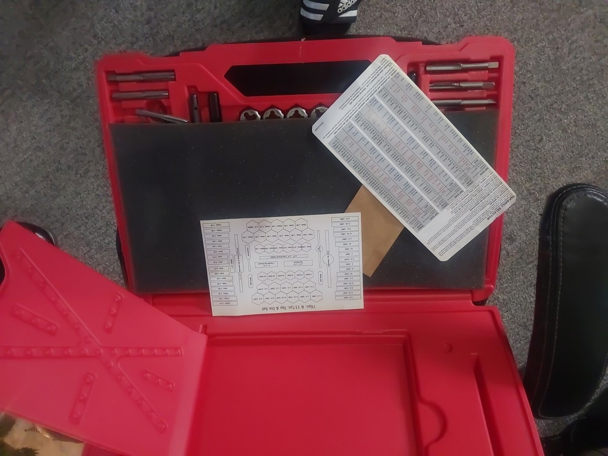 Snap On TOOLS Tap And Die Set 76 Piece Metric And Standerd SET