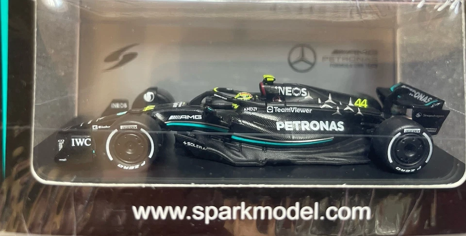 Spark Mercedes AMG Petronas Formula One Lewis Hamilton 1:64 No 44 W14 Modellauto - Bild 3 von 4