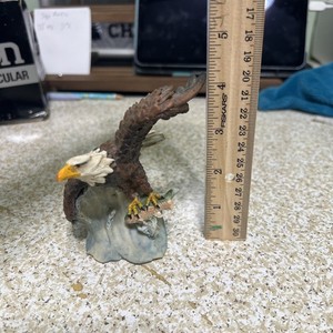 Beautiful Decorative Resin EAGLE Figurine that Caught a FISH