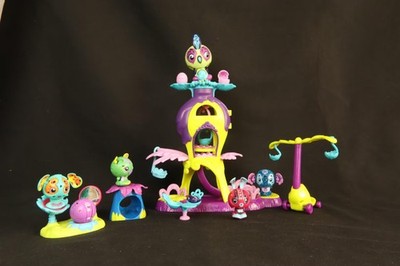 Zoobles Spring to Life Kinderzimmer-Set mit 6 Zoobles, 2 Baby-Zoobles und...