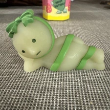 Smiski Birthday Series 2025 10th Anniversary Wrapped Up”Glow In The Dark Figure