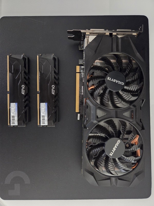 Gigabyte GTX 960 4GB + OLOy 16GB DDR4-2666 RAM