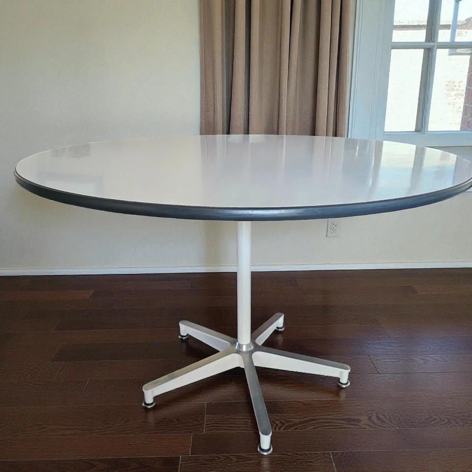Mesa de comedor redonda blanca Eames Herman Miller MCM de colección años 50 45" de diámetro Foto 2 de 4