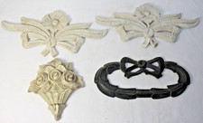 4 stare oryginalne aplikacje około 1900 roku do mebli lakierowanych na biało i czarno