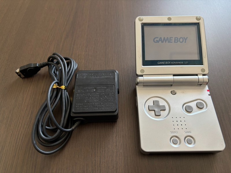 Nintendo Game Boy Advance SP Platinum Silver Console w/Charger TESTED