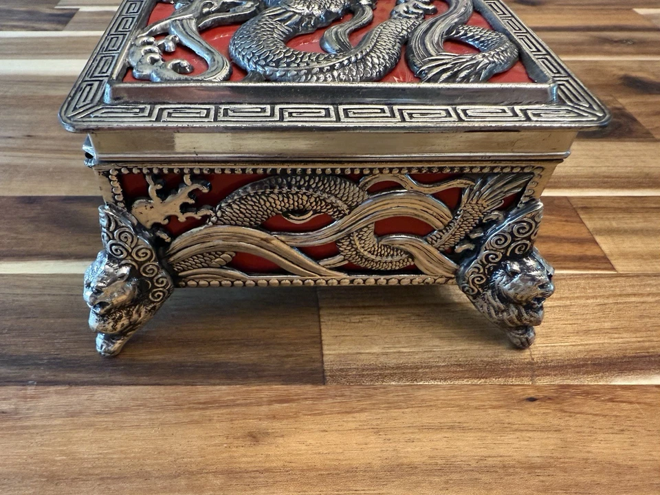 Caja de Música Dragón Japón Ocupado De Colección Metal Ornamentado Rojo Forrado Joyero Estuche Foto 4 de 4