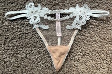 NWT Victoria s Secret Dream Angels Embroidered Floral Mesh V String Panty Size M