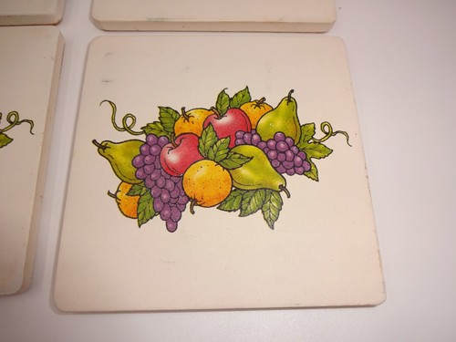 Juego de 4 posavasos vintage de arenisca y corcho frutas uvas peras manzanas Taiwán - Imagen 5 de 7