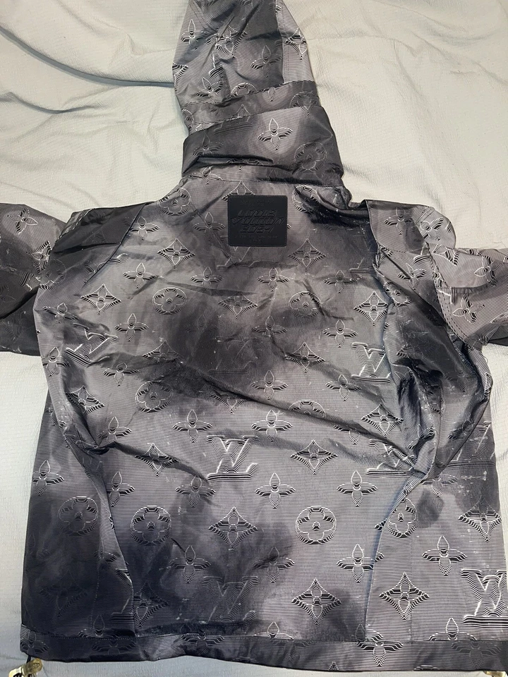 Chaqueta reversible con monograma Louis Vuitton 2054 Foto 3 de 4