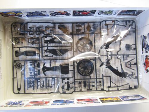 Tamiya 1:12 Scale Yamaha YZR-M1 '05 Model Kit #14105 50th Anniv Valencia Edwards - Foto 9 di 11